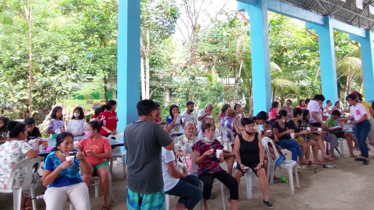 avyanPH's tweet photo. Before distributing our relief packs, AVYAN served hot lugaw, juice, puto and maruya. 🌸
#BueoliganAklan
#HelpAklan
#AVYAN https://t.co/Inlhe2o2vd