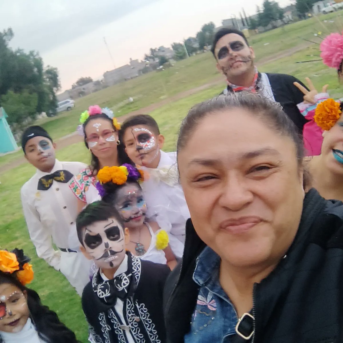 sandraxjimenez1's tweet photo. #DiadeMuertos2022
#SandraJimenez
#Folkloreando
#BalletXochitlXipilli https://t.co/FhR2PKcNjG