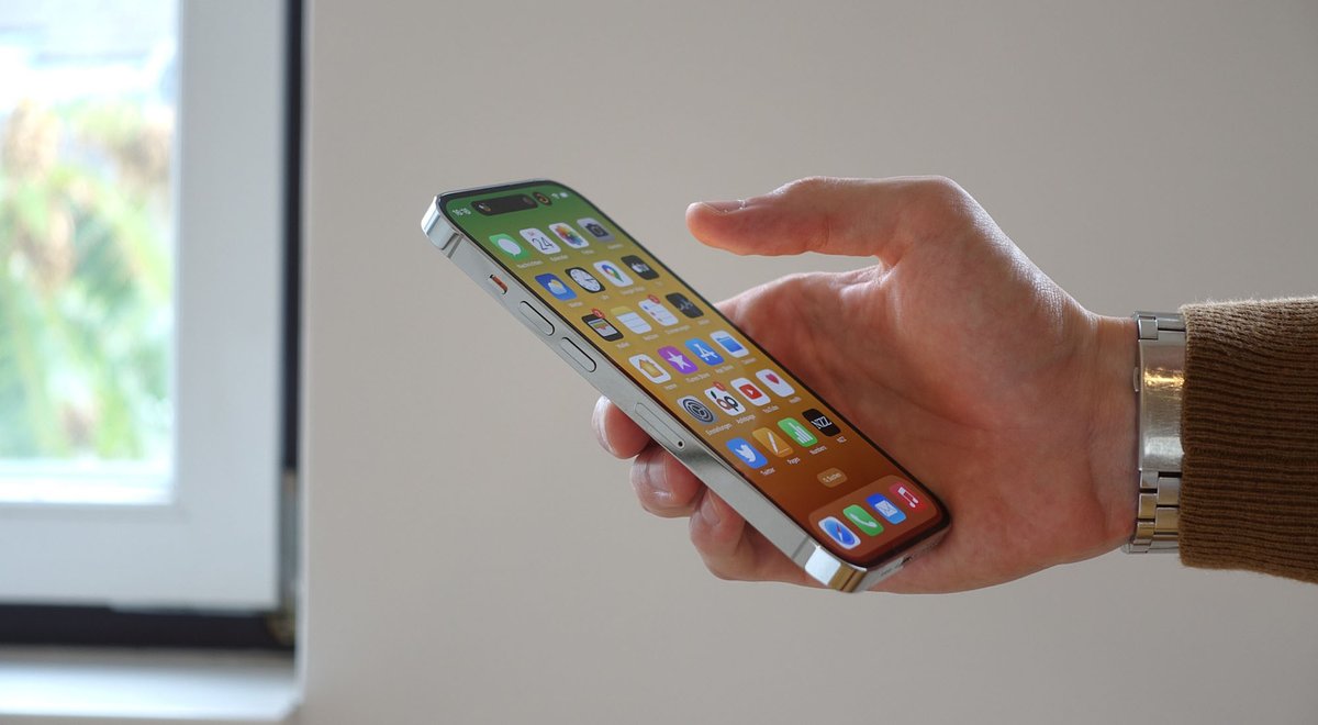 Cabhair an phobail ag teastáil chun Siri na Gaeilge a fhorbairt – súil le míle glór a thaifeadadh ag an Oireachtas tuairisc.ie/cabhair-an-pho…