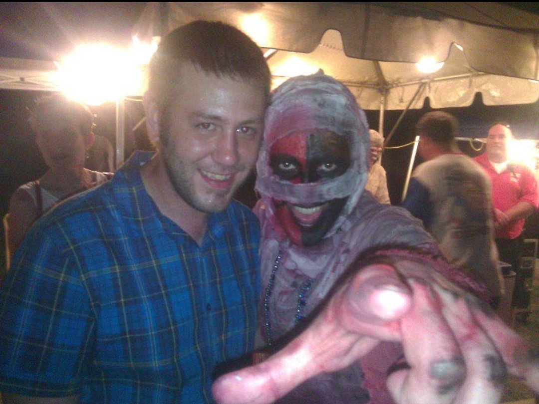 joshd_crypto's tweet photo. It's halloweenie still. Here is me with Java. #herecomethemummies @hctmummies https://t.co/8Jn3XgtaiV