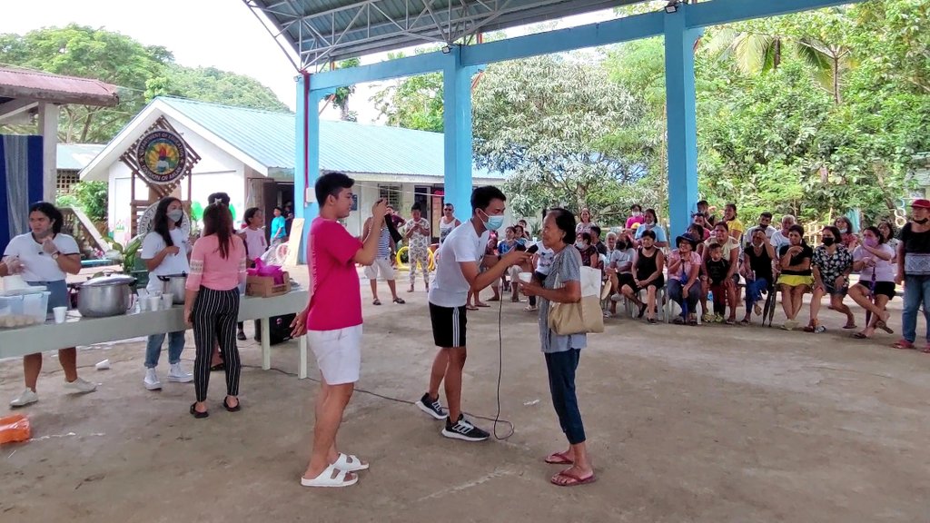 avyanPH's tweet photo. After our palugaw, residents were hyped through a mini trivia game. AVYAN prepared small prizes for our winners. 🥇
Simultaneously, Madalagnon kids had a psychosocial activity conducted by some AVYAN members.🎨🧸
#BueoliganAklan
#HelpAklan
#AVYAN
📷: Anthony Carpio's IG (4th) https://t.co/piMXvt6Zep