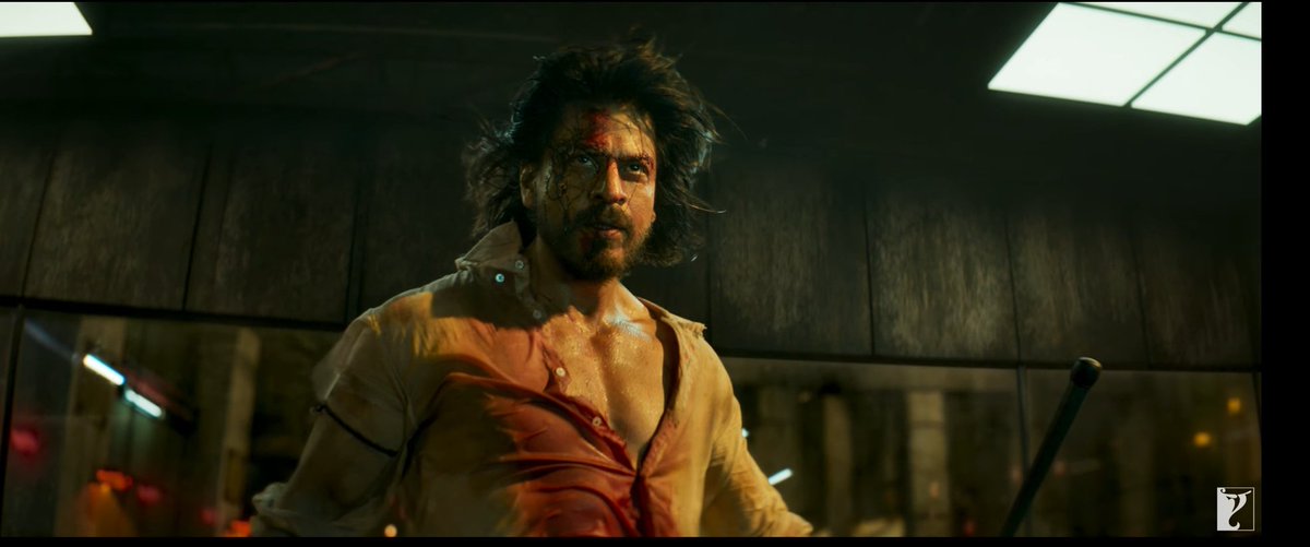 FIM523's tweet photo. #HappyBirthdaySRK #boom https://t.co/hvi1IR5Kih