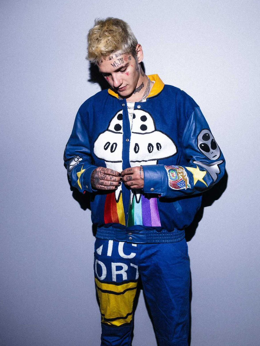 Sweet jacket, huh? This is NOT just a jacket. It's literally the **BEST** jacket ever released from any NFT Project. Ever. Yes: Better than <a href="/AzukiOfficial/">Azuki</a>, better than <a href="/veefriends/">VeeFriends</a>. Who's it by? How'd I score one? Read on, thread below. 🧵👇