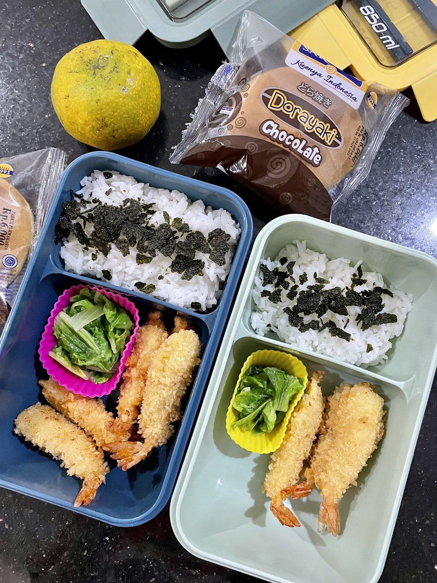 Lola_Firdhi's tweet photo. Mencoba resep “ebi furai” recook dari YouTube https://t.co/biDQfkg4QF chef @hermawan_devina
Hasilnya memuaskan walau gak lurus banget, terlewat saat setelah ditepung roti digenggam2 dulu harusnya.. So far So good lah hehehee
Makasih chef resep udangnya 🫶🏻🙏 #recook #ebifurai https://t.co/cdXPH2666t