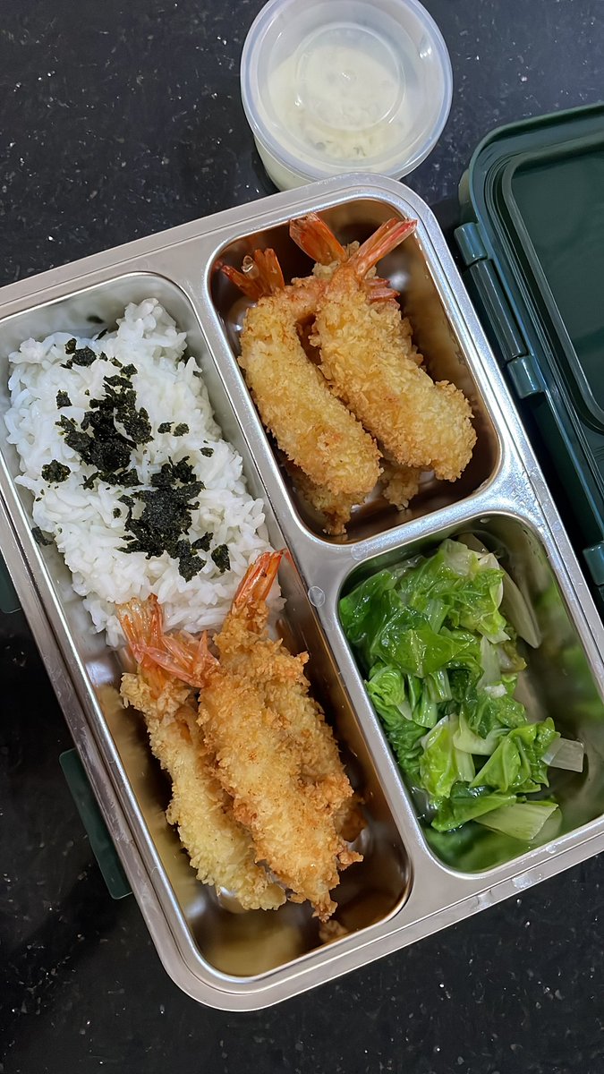 Lola_Firdhi's tweet photo. Mencoba resep “ebi furai” recook dari YouTube https://t.co/biDQfkg4QF chef @hermawan_devina
Hasilnya memuaskan walau gak lurus banget, terlewat saat setelah ditepung roti digenggam2 dulu harusnya.. So far So good lah hehehee
Makasih chef resep udangnya 🫶🏻🙏 #recook #ebifurai https://t.co/cdXPH2666t