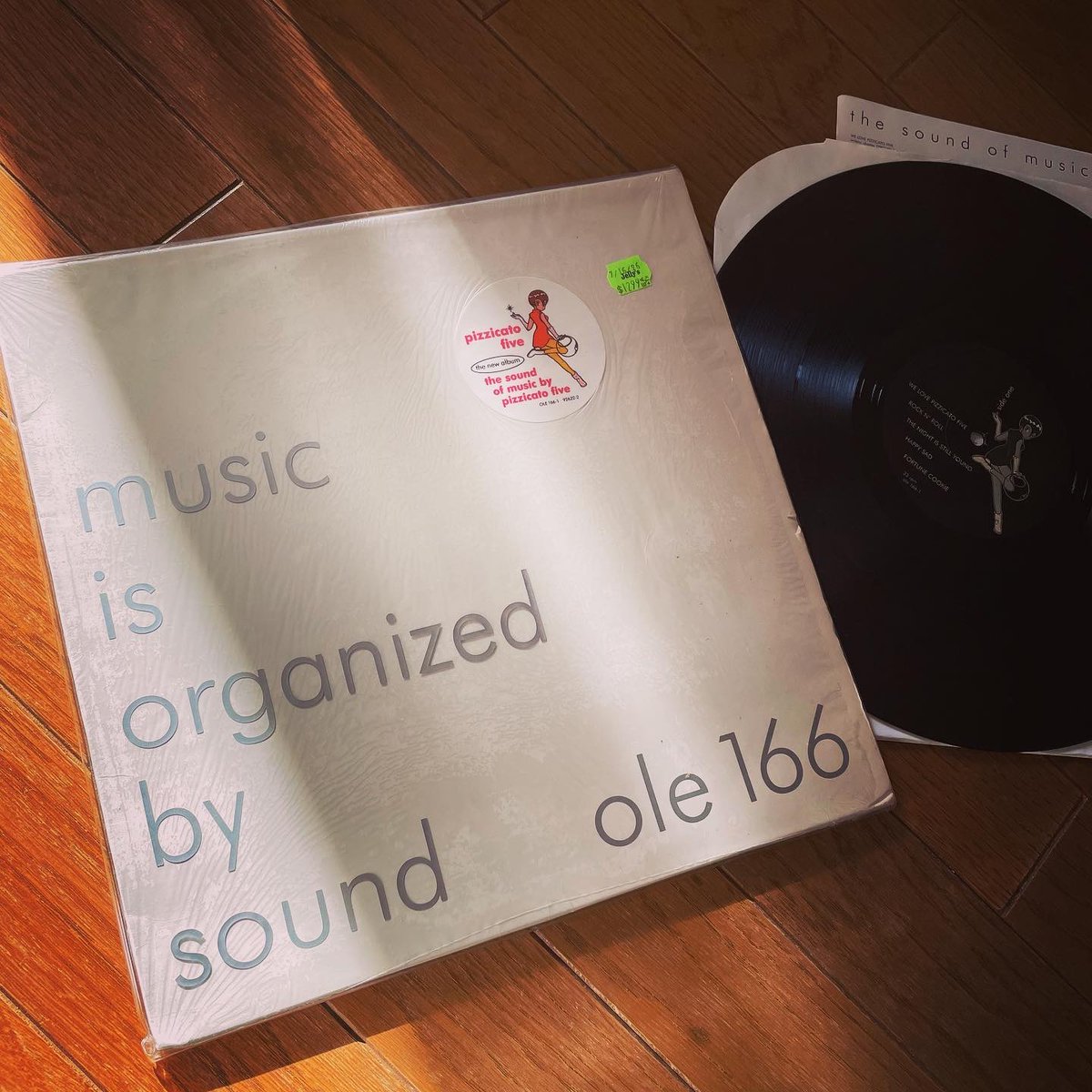acisumoika's tweet photo. アウターにシュリンク付きだったので買い直しのWe love P5はMSTERDISK スペリャリティ刻印ありの2LP。Itsumade Mo “Love &amp; Peace”な水曜日の午後。matador OLE 166-1 #pizzicatofive #howieweinberg #vandette #rubenrodriquez #josemercado #masterdisk #specialtyrecordscorporation #matadorrecords https://t.co/0hwSdgV4Jy