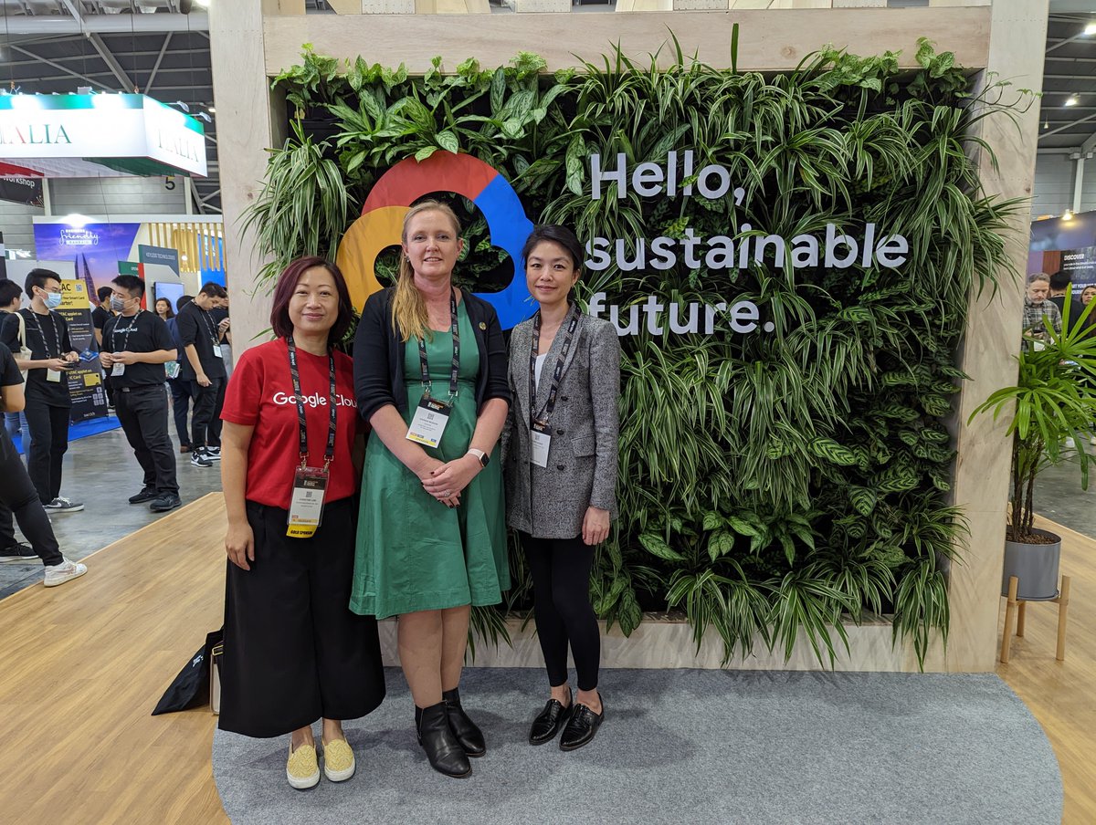 GoogleCloud_SG's tweet photo. It was great to have Dr Darian McBain, Advisor at @MAS_sg pop by the booth earlier today. Don't forget to tag us at #LetsGetSolving on social media if you've stopped by 👋 https://t.co/2v5VG7WZS3