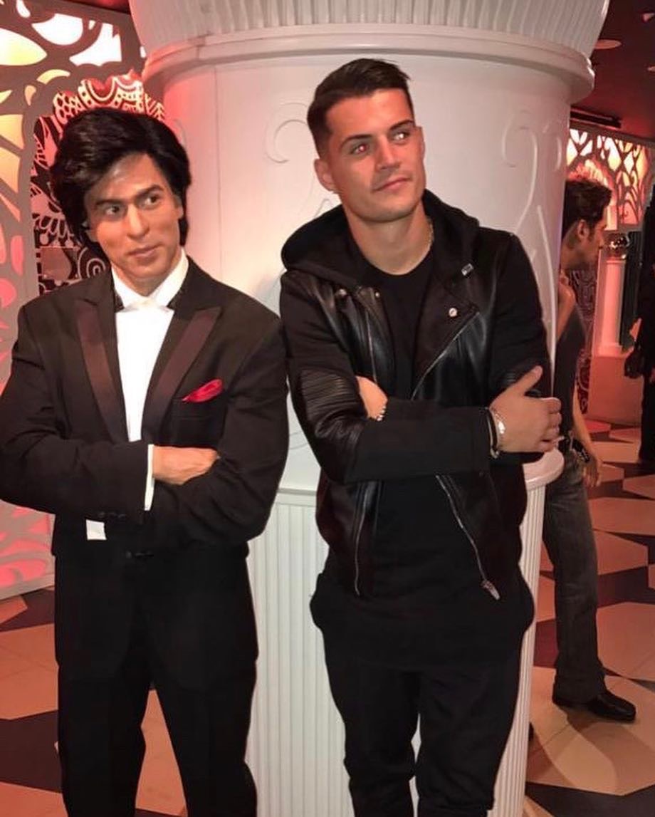 PLforIndia's tweet photo. On @iamsrk's birthday, here's a photo of him and his biggest fan 😍 https://t.co/CCHL7oA9Ob