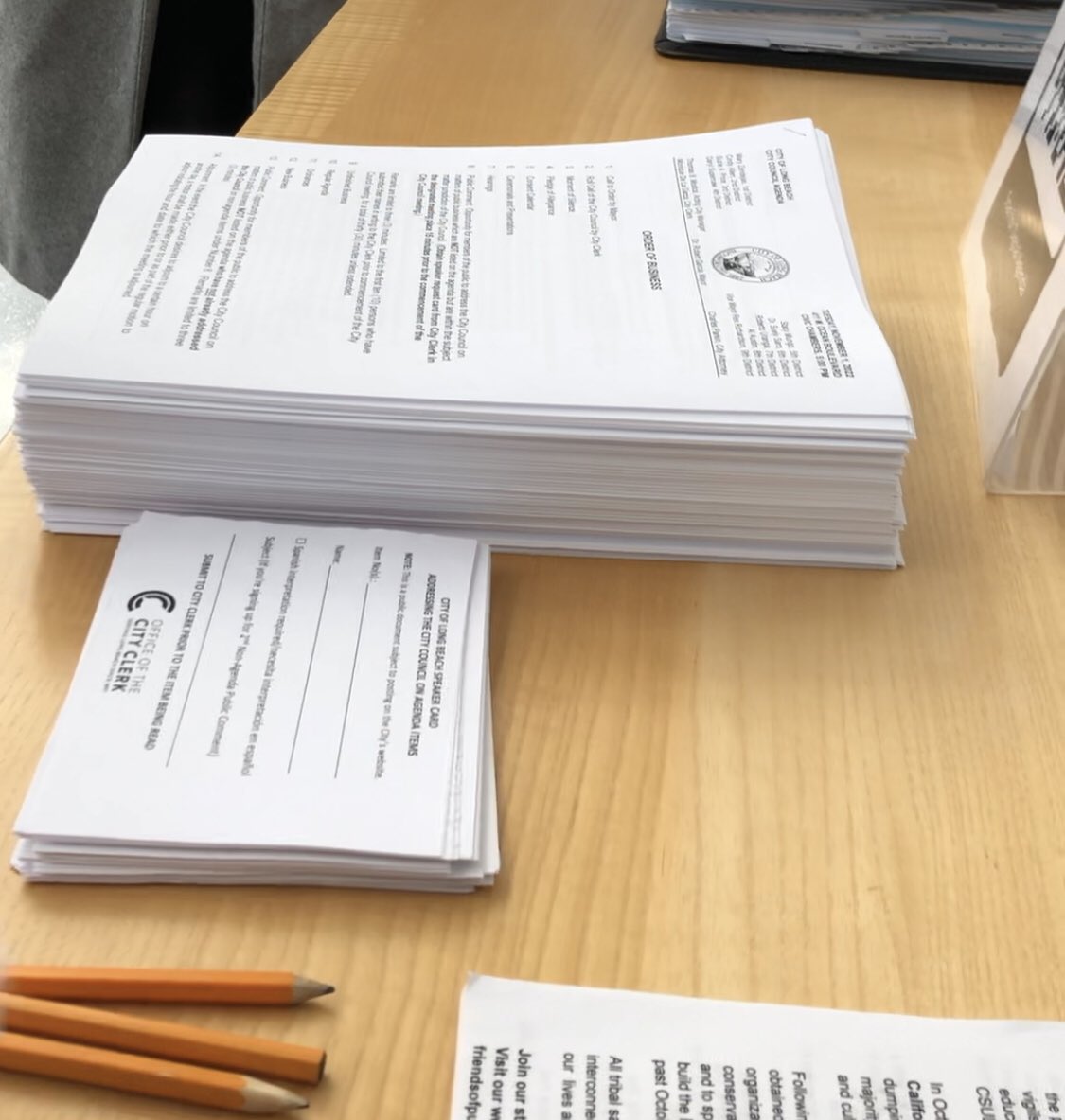 _ovalle1's tweet image. 1/

Hey @LongBeachCity, consider this a notice that you are in violation of the #BrownAct, and I hereby demand that you cease and desist immediately.

1) sign at entrance to council

2) form given when I said I’d like to address council