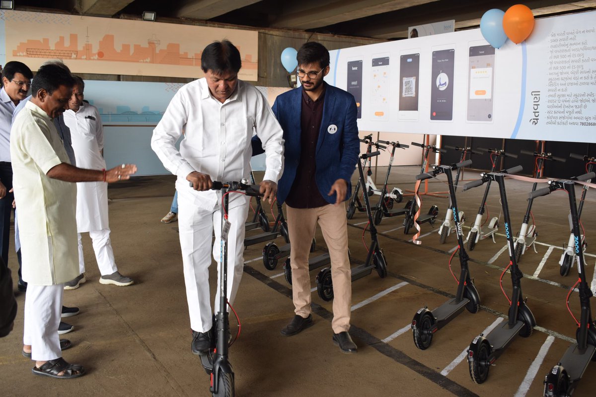 ridebooz's tweet photo. Booz e-kick scooters officially launched for the people of Ahmedabad on 31/10 by @kiritjparmarbjp @HiteshBarotBJP at Riverfront. @SRFDCL &amp; @AmdavadAMC becomes 1st Asian city to launch e-kick scooters for recreational purposes #Ahmedabad @itisrutvij https://t.co/1c6KHMwWpN