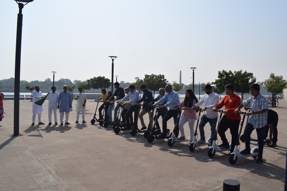 ridebooz's tweet photo. Booz e-kick scooters officially launched for the people of Ahmedabad on 31/10 by @kiritjparmarbjp @HiteshBarotBJP at Riverfront. @SRFDCL &amp; @AmdavadAMC becomes 1st Asian city to launch e-kick scooters for recreational purposes #Ahmedabad @itisrutvij https://t.co/1c6KHMwWpN