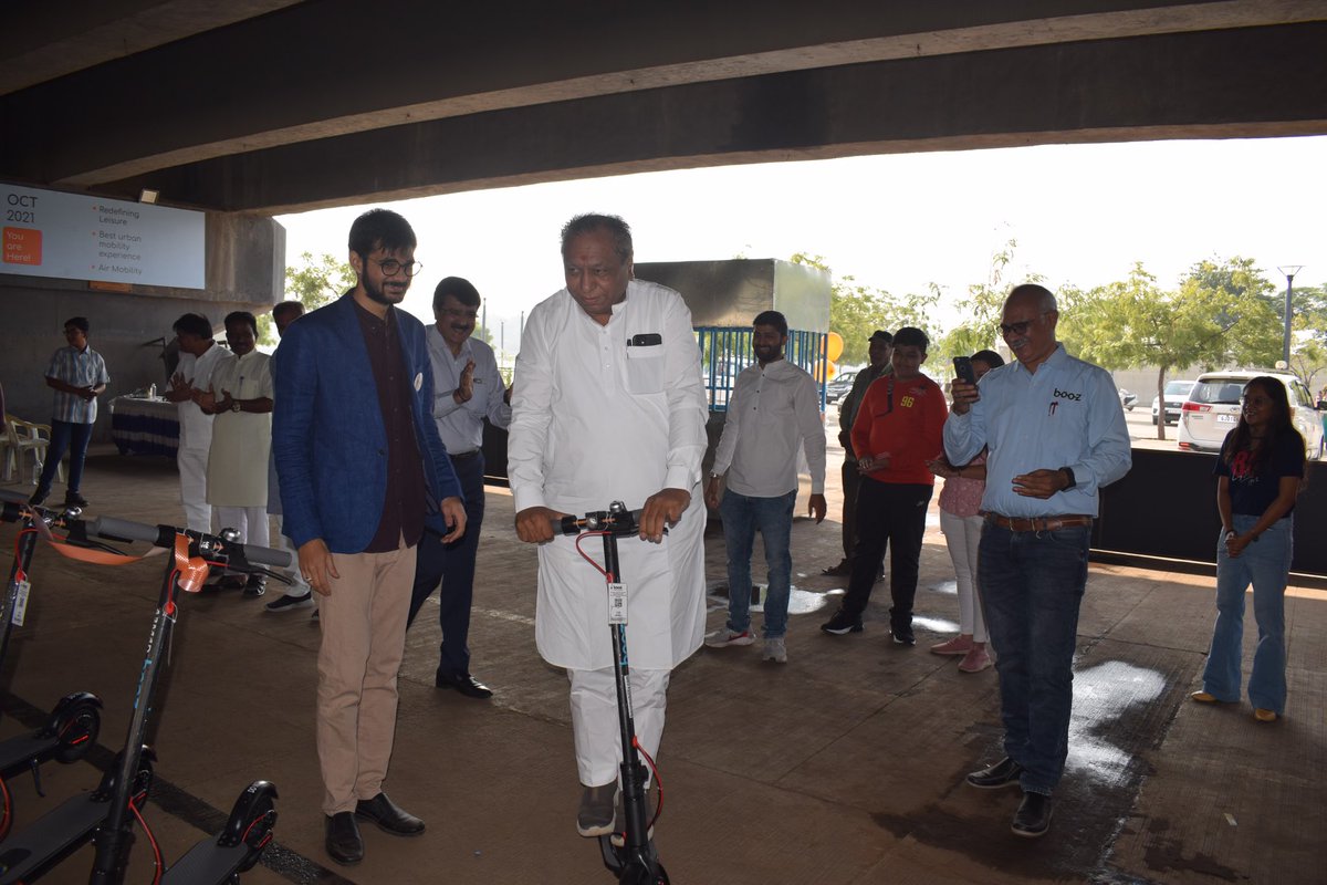 ridebooz's tweet photo. Booz e-kick scooters officially launched for the people of Ahmedabad on 31/10 by @kiritjparmarbjp @HiteshBarotBJP at Riverfront. @SRFDCL &amp; @AmdavadAMC becomes 1st Asian city to launch e-kick scooters for recreational purposes #Ahmedabad @itisrutvij https://t.co/1c6KHMwWpN