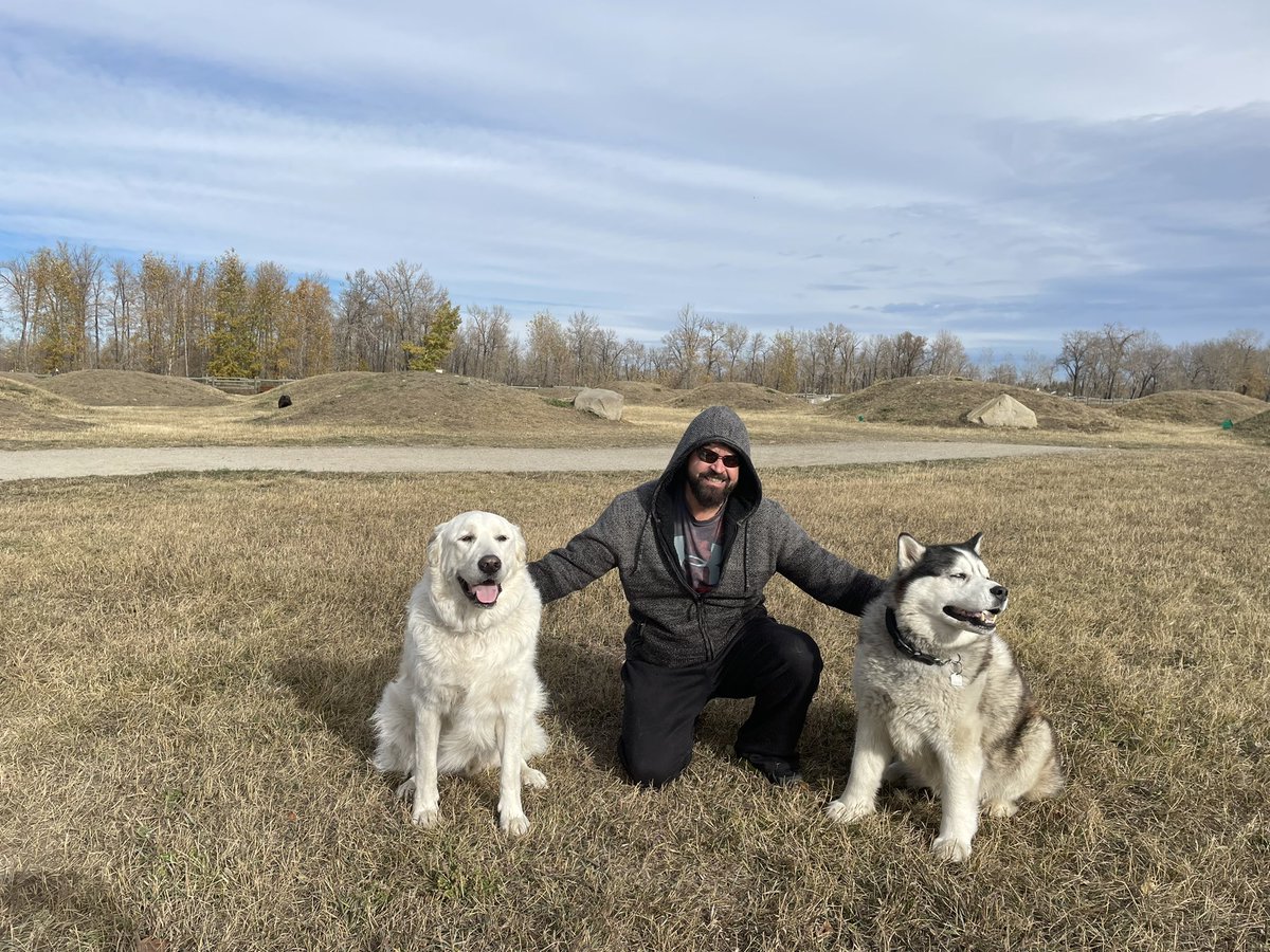 RodBader's tweet photo. Hanging with my pups https://t.co/J3R0WAec7R