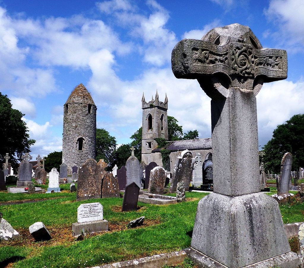 2 Nov: St Lugáed (d 515/6?) founder? of Druim Inesclainn/#Dromiskin #Louth. If not then by Rónán, son of Bearach. Round tower 9th C. Burned by Vikings 833 (Annals of Ulster), pillaged by Irish 908, Domnall ua Néill 970, Vikings 978, Irish 1043! Monastery continued until 12th C.