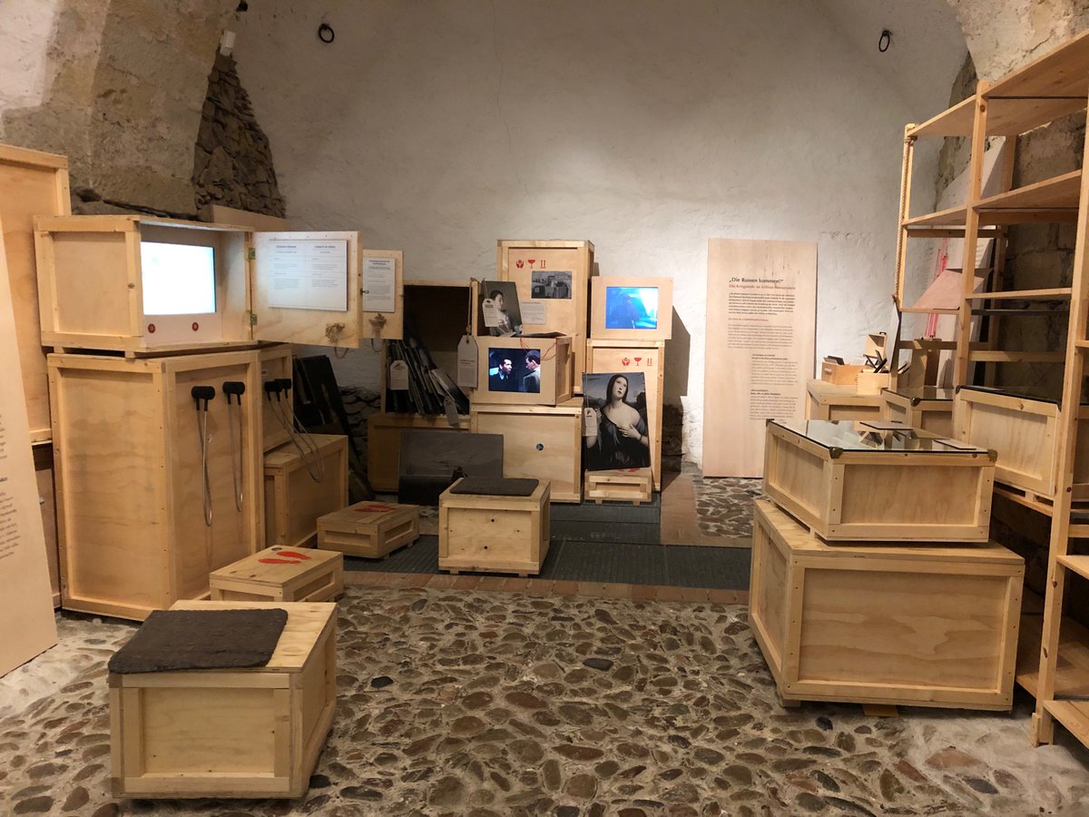 KarinaIwe's tweet photo. #SchlossWeesenstein bei Dresden war ein wichtiges Hauptdepot der Kunstauslagerung im Zweiten Weltkrieg.
Eine kleine #Ausstellung zeigt, wie Dresdner #Kulturgüter (zB #SixtinischeMadonna, #DresdnerMayaCodex) vor dem Angriff am 13.2.1945 gerettet wurden.
#Museum @SLUBdresden https://t.co/lAlKkp9lT8