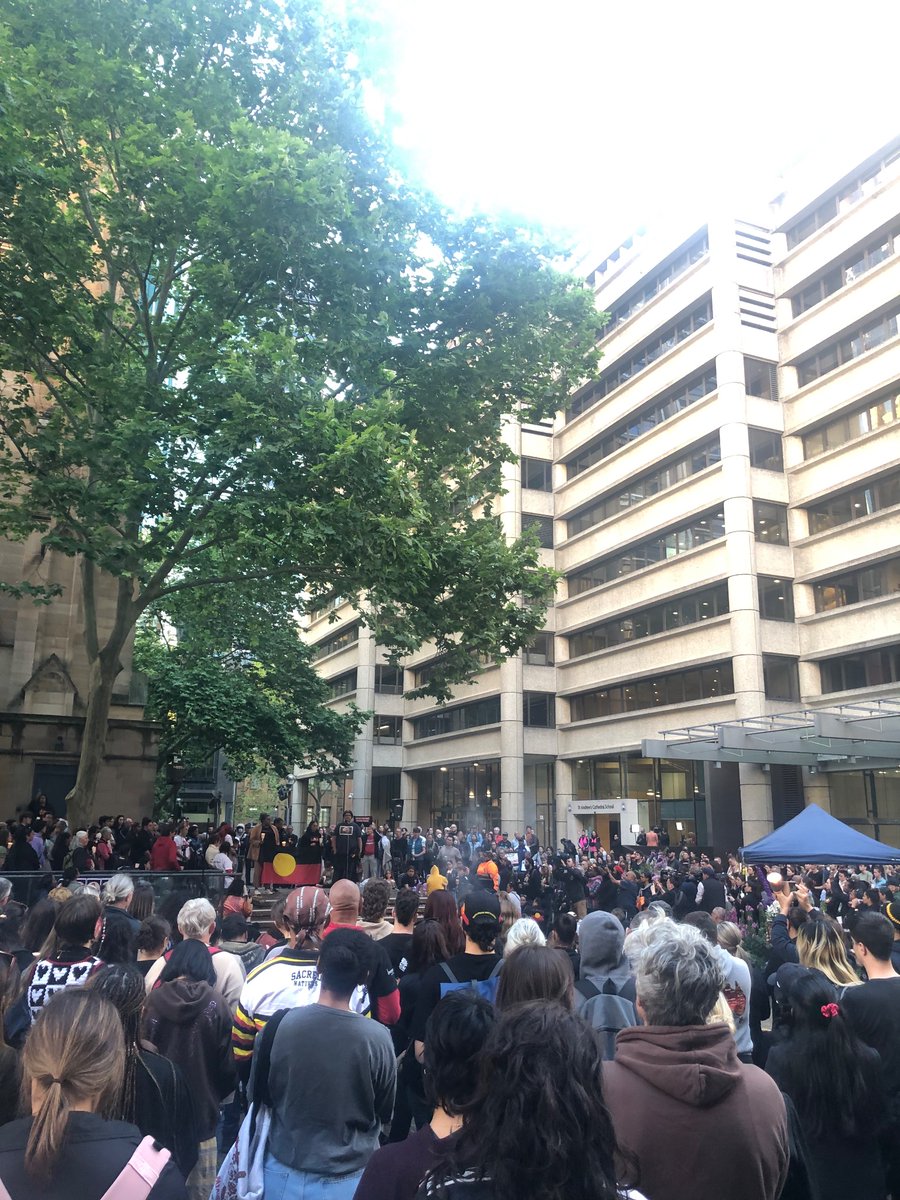 pjrcll's tweet photo. So many incredible speakers at the #JusticeForCassiusTurvey vigil on Gadigal land - a privilege to witness their strength, love, and power https://t.co/s28ZorHgWc
