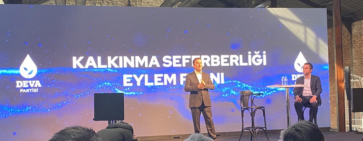 DEVA Partisi Lideri Ali Babacan: “Türkiye’yi ‘Süper KOBİ’lerle’ tanıştıracağız. DEVA Partisi iktidarında dünyayla rekabet eden en az 100 bin Süper KOBİ’miz olacak. Altını çiziyorum: Döviz kazanan 100 bin Süper KOBİ.”