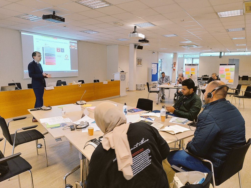 OstermeierMa's tweet photo. Day 2️⃣ of METI's regional training: How is #trade related to #employment? How can we spot untapped #export potential to create more and better jobs? Answers by Pelin (@ILO_Research) and @sylv1_perillat (@ITCnews). More on METI 👉 https://t.co/QkaYhKC7Iu https://t.co/bUaYgVSnUr