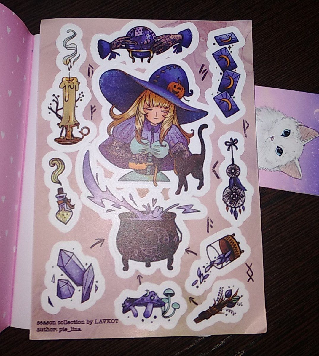 забрала с почты блокнотик который очень ждала, размер конечно разочаровал, но в остальном он супер😍
также положили в подарочек стикеры с ведьмочкой которые я кстати думала заказать потом и стикер с котиком, да с цветочком✨