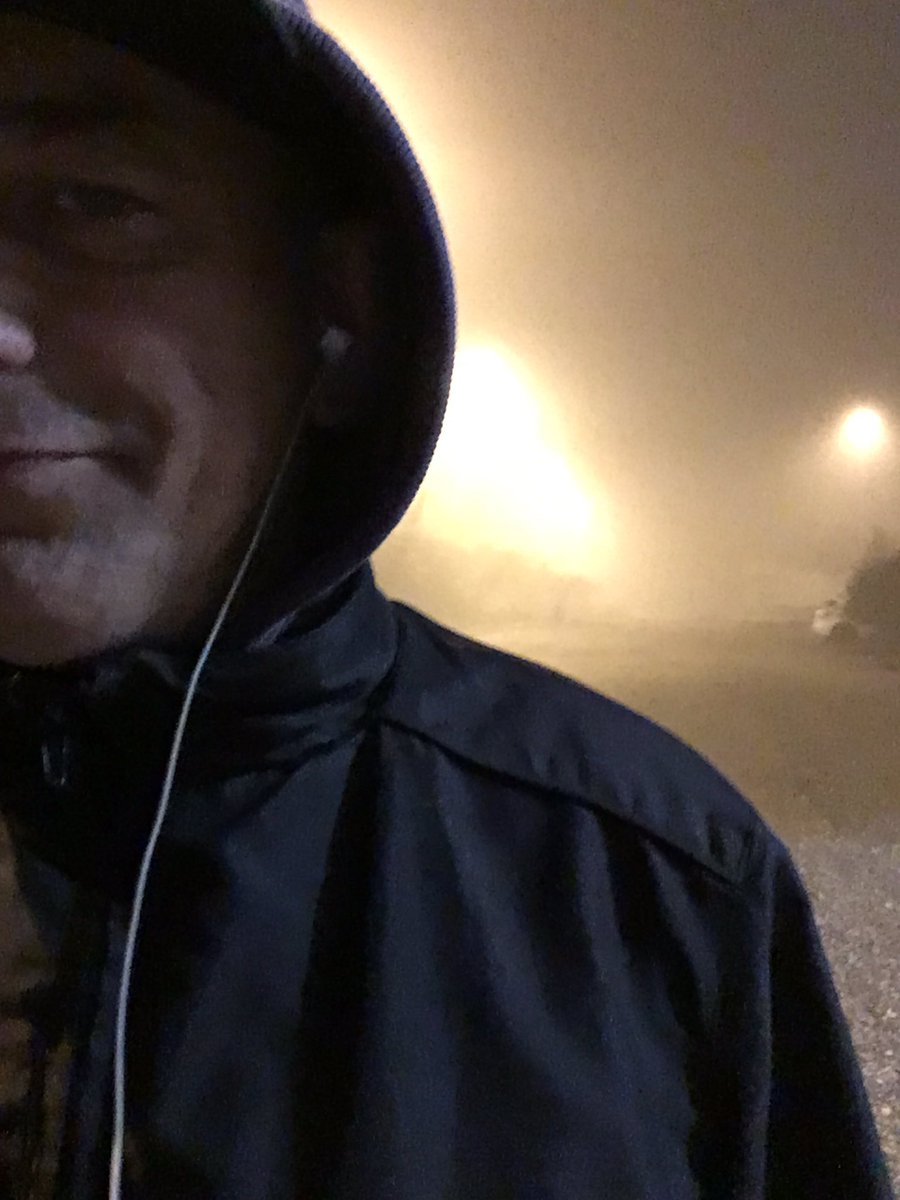 Lion__76's tweet photo. Ieri sono tornato a piedi dal ristorante e già c era la nebbia umidissima ... stamattina splende il sole..... scherzo ovviamente 
Buongiorno 😎 https://t.co/eGxJfHto4P