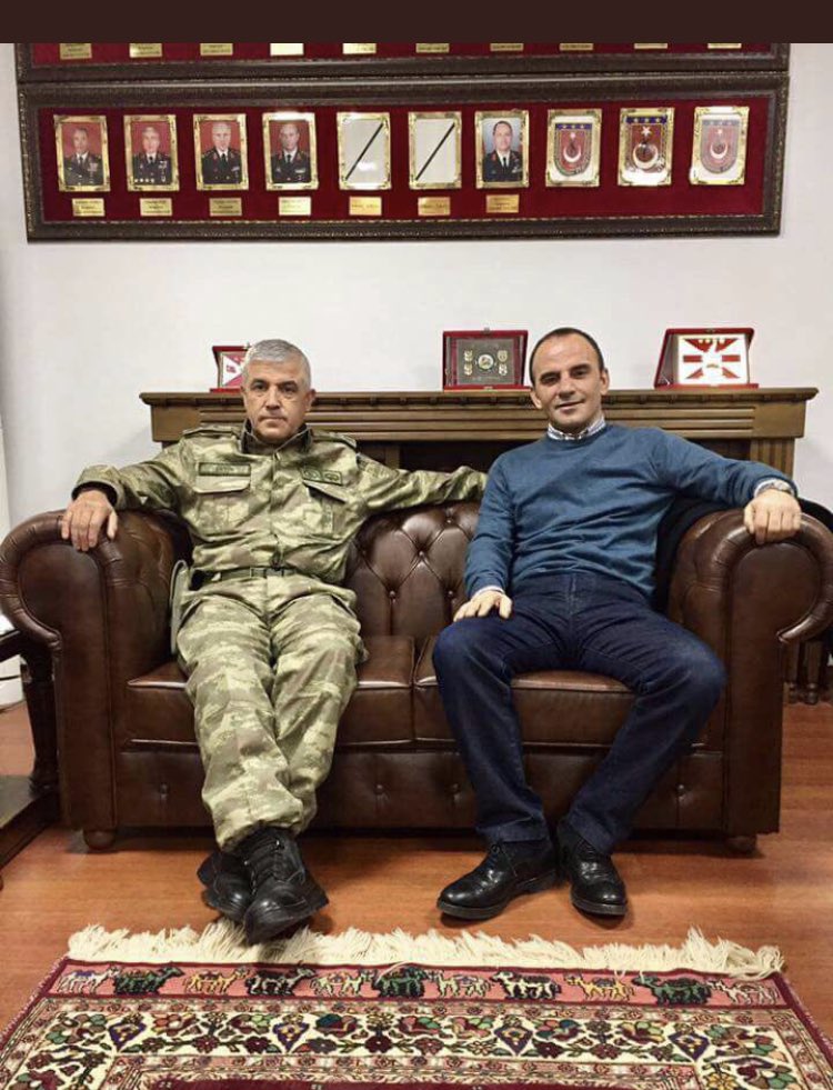 CHPnGenel Başkanı Kemal Kılıçdaroğlu’nun uyuşturucu konusundaki açıklamaları üzerine dava açan Jandarma’nın Genel Komutanı ile arkadaşı.