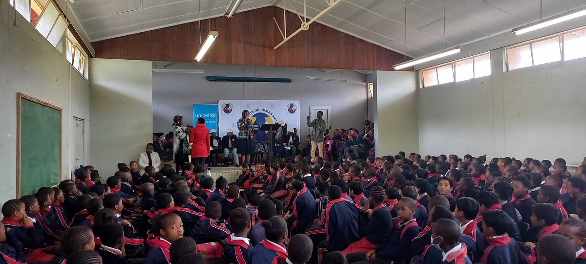 HletaNoni's tweet photo. Right now Human Rights Commission in partnership with @Unicef_Swazi and @EswatiniGovern1 ministry of education conducting sensitisation on children's rights and responsibilities to 438 students at St Marks Primary  School @AminaEswatini @UEswatini  @EUinEswatini https://t.co/VzweDSPhYx