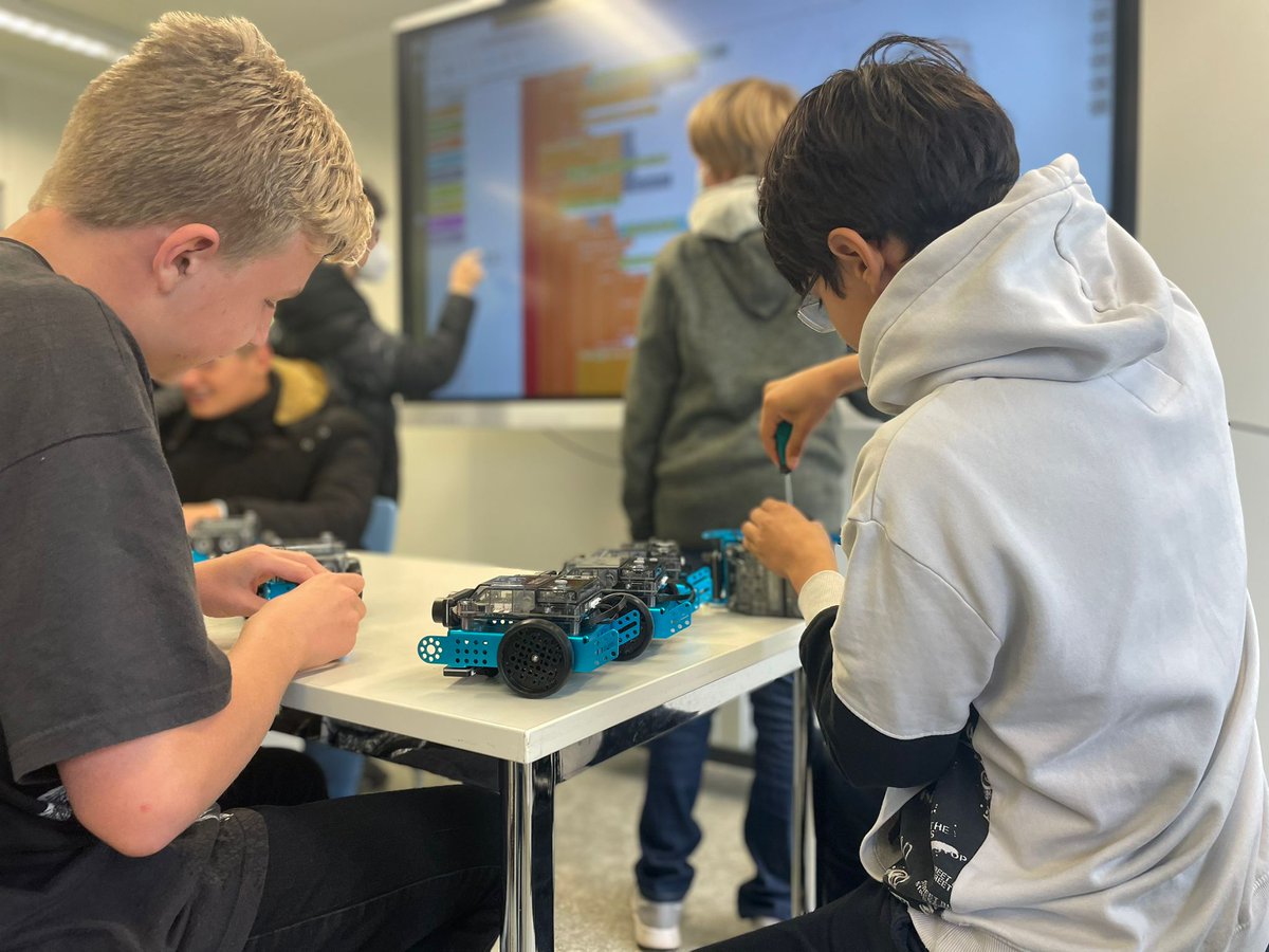 aregymnasium's tweet photo. Weiterer wichtiger Baustein der informatischen Bildung

Das Are-Gymnasium freut sich über die Aufnahme in das Bildungsprogramm „IT2School - IT gemeinsam verstehen“. Die Initiative basiert auf einer Kooperation des Bildungsministeriums Rheinland-Pfalz

https://t.co/Puy2DST6UL https://t.co/t0ZeoqPDF3