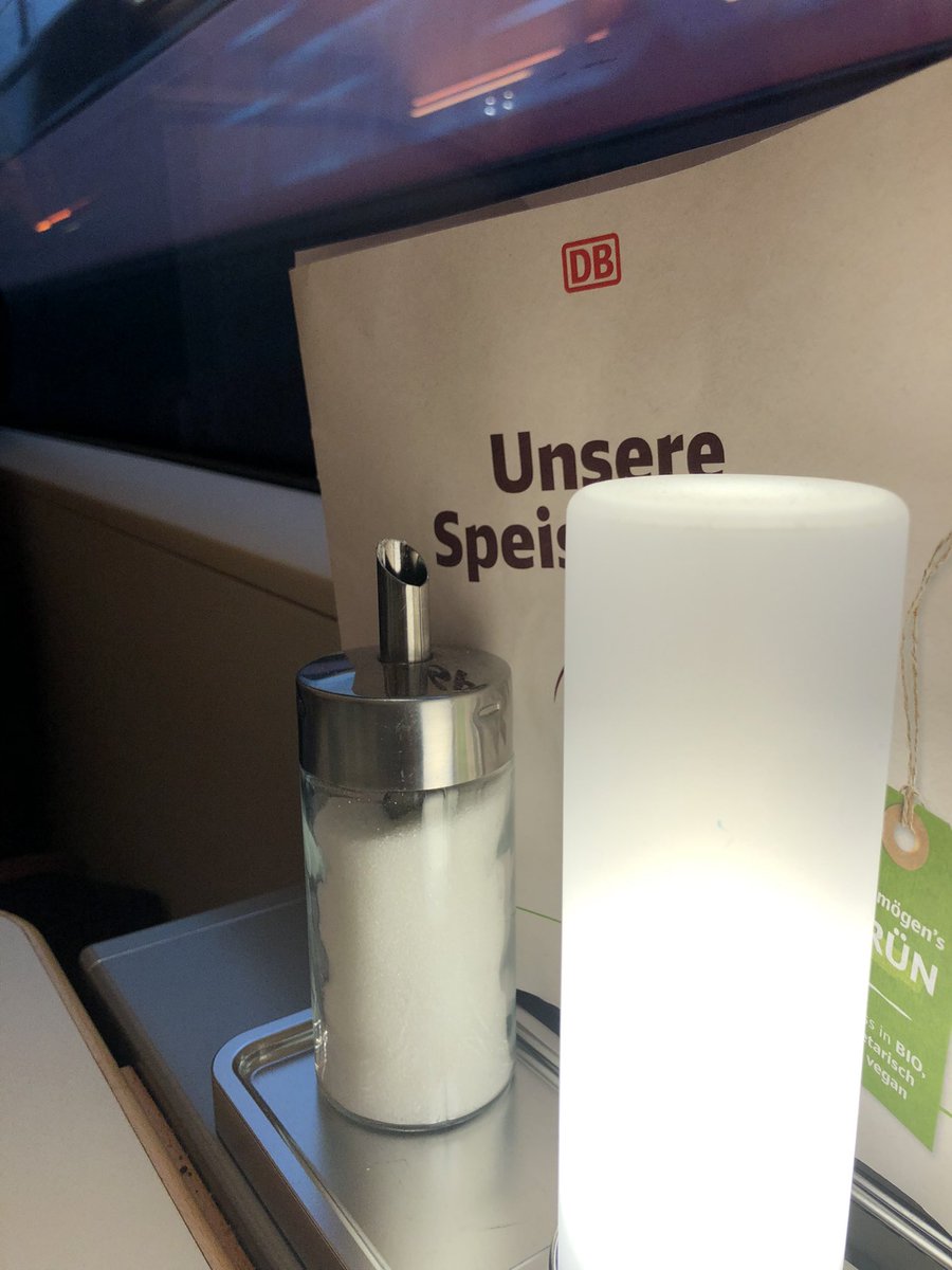 Unfreundliches, schnoddriges Servicepersonal in den Bordrestaurants der deutschen #ICE-Züge - Ausbildungsdefizit  oder Unmut über Arbeitsbedingungen? Für Gäste jedenfalls unangenehm. #DeutscheBahn #Bordrestaurant #Servicewüste