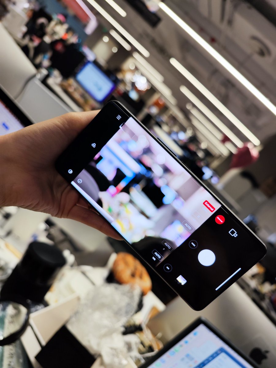 Phone📱? Camera📷? BOTH! 
What would you classify this as? 
#Xiaomi12SUltraConcept