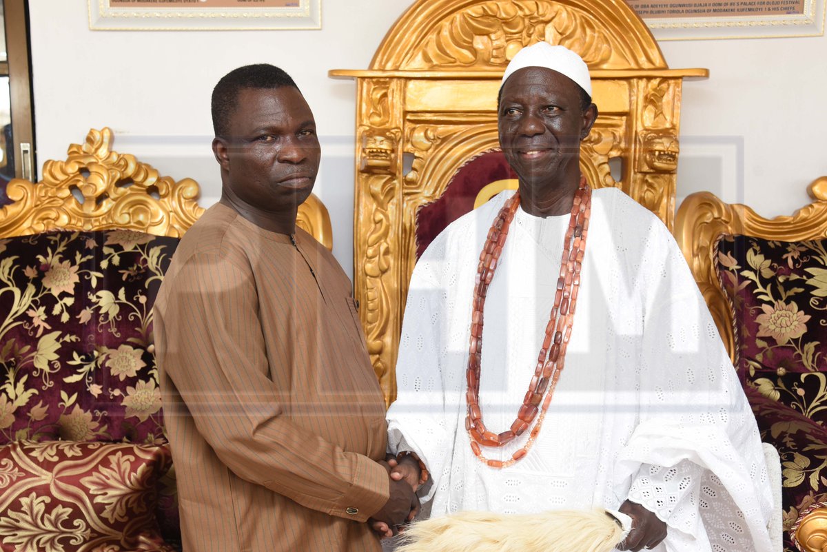 prophethezekiah's tweet photo. My Courtesy visit to HRM OBA JOSEPH OLUBIYI TORIOLA (AJIBISE OGO 1), THE OGUNSUA OF MODAKEKE. Long Live the King.
#prophethezekiah
#modakeke
#osunstate
#stayhappening
#PHMedia https://t.co/BOhXycLOzZ