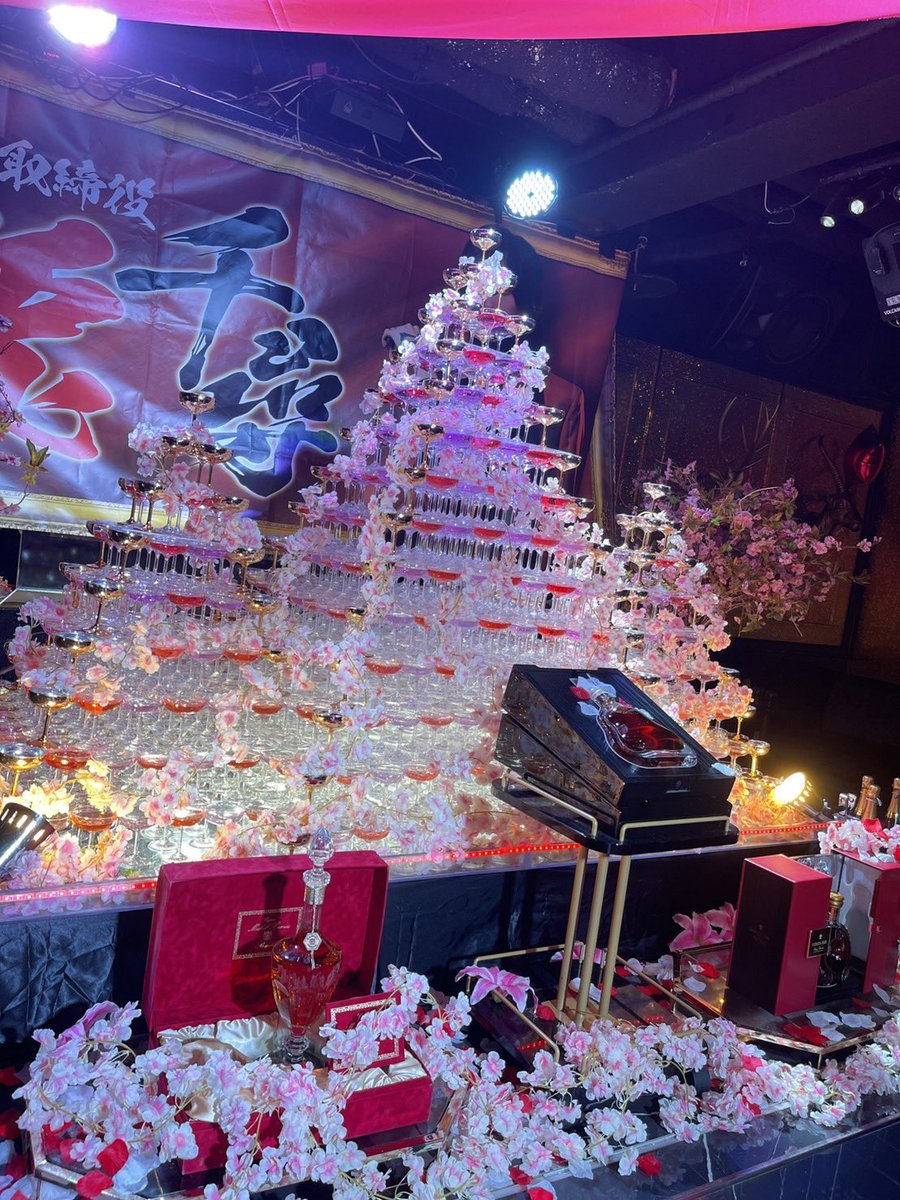 sentochihirokbk's tweet photo. 3日間バースデーイベント
ありがとうございました😭
目標のあと少しのとこで
3000万惜しくも届かずでしたが、
とても良いバースデーイベントを迎えられた事本当に感謝しています🥲
女の子達も俺のわがままを沢山聞いてくれてありがとうございました😭😭‼️
残り2ヶ月やりきります🫡‼️
#1番にこだわれ https://t.co/eEMf38bHrf