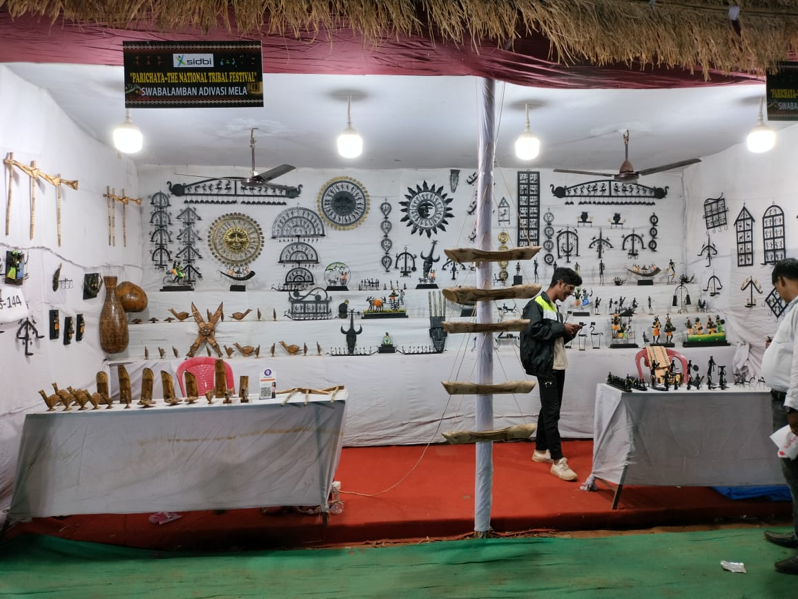 sidbiofficial's tweet photo. With a view to provide a #marketlinkage platform to #tribal #micropreneurs, #SIDBI supported #Adivasi Mela at #Bhubaneswar, where tribal entrepreneurs #exhibited their produce. #SIDBIMSME #Tribalpreneurs #Swavalamban #ClusterDevelopmentInitiative #AmritMahotsav https://t.co/CaQh0qwFIa