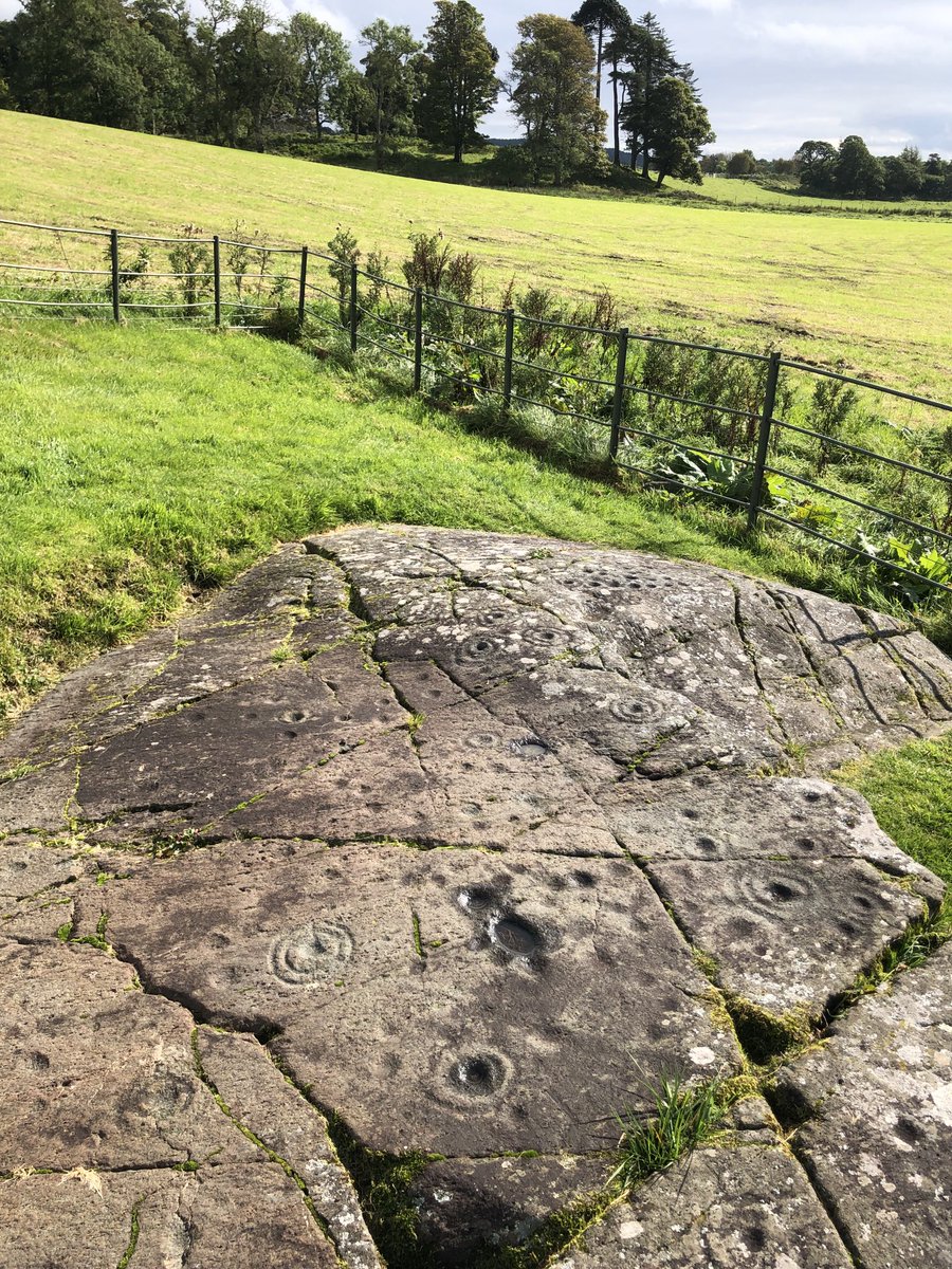 #NeolithicNovember is live! Here are the cup-and-ring marks at Dunchraigaig, dating to the time of the 1st farmers and part of Scotland’s beautiful Kilmartin Glen ⁦@cumbriapast⁩