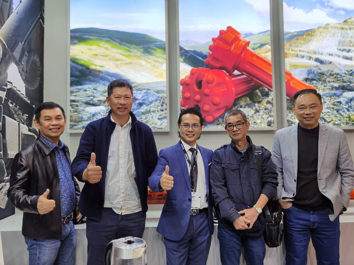 Imachinemall's tweet image. Despite China's strict control over the epidemic, our general manager, Mr. Jason, participated in this year's German Bauma Exhibition, the world's top engineering machinery exhibition, and achieved a lot. Be proud of your courage!#imachine #usepumptruck #drillmaster