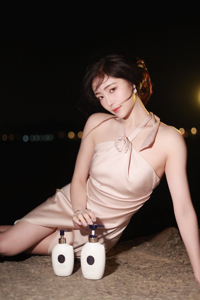 dramaskfan's tweet photo. #XuJiaQi para o livestream da Kuyura.
Mais fotos: https://t.co/klHrcOP1CR
#许佳琪 #KikiXu #TheFlowersAreBlooming #LegendOfYunXi #ParallelLost #TheBloomsAtRuyiPavilion #cdrama #dorama https://t.co/J9fuWs7HKu