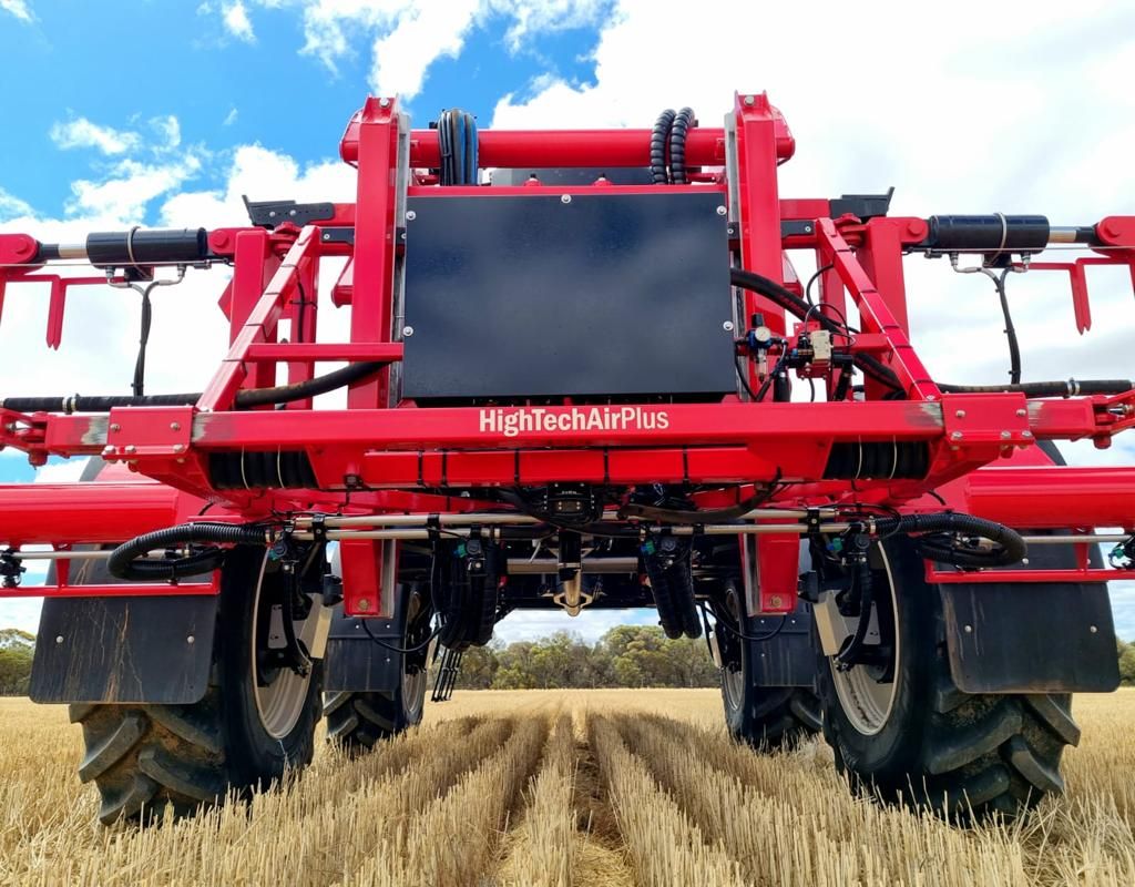 AgrifacAU's tweet photo. Benj Graham of the Sparks family has their #CondorEnduranceII cleaned up &amp; ready for servicing after 1100 hours this season. This machine has a 55m boom, 8000L spray tank &amp; is equipped with #HighTechAir tech. How many hours have you clocked spraying in 2022? #Agrifac #AgrifacAU https://t.co/OARztBS50p