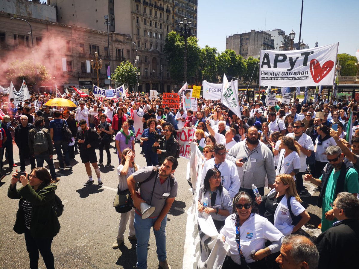 Masiva movilización al Congreso de trabaj del HOSPITAL GARRAHAN (Asociación de Profesionales y Técnicos), HOSPITAL POSADAS y Residentes de CABA: "NO recorten fondos p/la salud pública en el Presupuesto" +info y tel p/notas en MARIAPRESS.COM | <a href="/APyT_Garrahan/">Asoc. Profesionales y Técnicos - Hospital Garrahan</a>  <a href="/PrensaCICOP/">CICOP Prensa</a>
