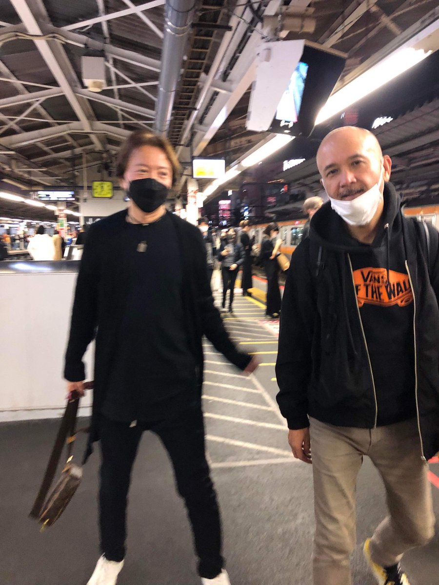Aki_Matsum0t0's tweet photo. ギターフルちゃんと、天間荘の三姉妹へ鑑賞に行った。なんと偶然にも同じ映画館の同じ上映回に、北村監督と脚本の嶋田さん皆さんに、遭遇した！なんたる事ー！ https://t.co/LbNKh5Tk3P
