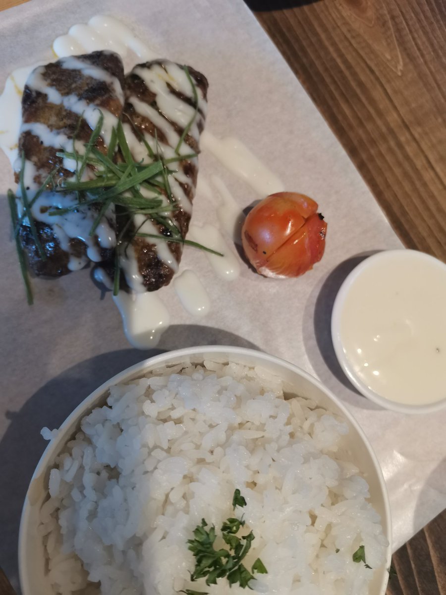 Dadasoo1's tweet photo. #alterlipa Kay kuya na crew sa Fat Grill ayala highway, andito ka ba? https://t.co/ODpRVZPfP0