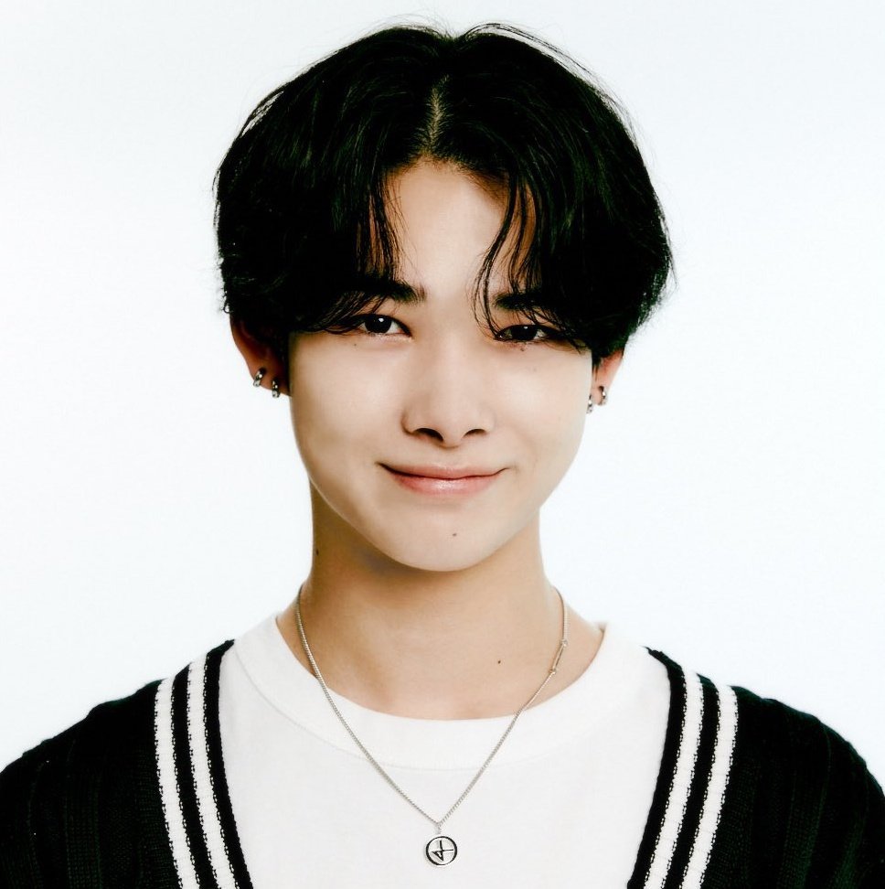 nrkdaily's tweet photo. these ni-ki photos are exactly a year apart! look at how much he's grown! 
#MAMAVOTE #enhypen https://t.co/NbpC4XSMEy