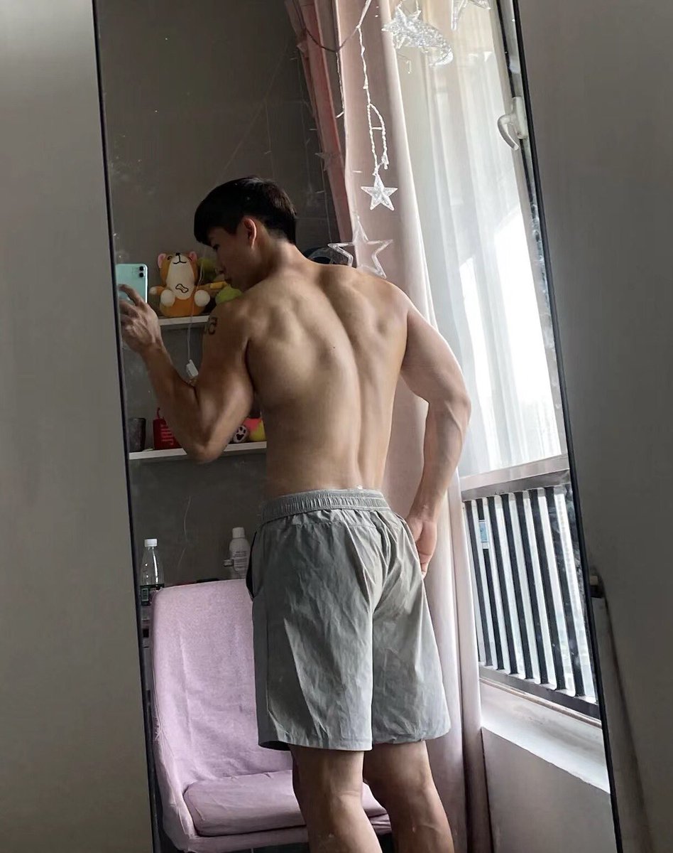 qiangzi658's tweet photo. #武警 #肌肉 
你们喜欢这样？
还是这样？
只有在这我才能稍微展示一下自己！ https://t.co/2o2OuMMQVU