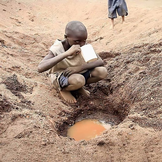 jcniyomugabo's tweet photo. In Africa, #climate change is no longer a threat but a reality. 😭😭. How do you think the effect of climate change can be addressed well in #COP27  ? https://t.co/eLaYI0ErEq