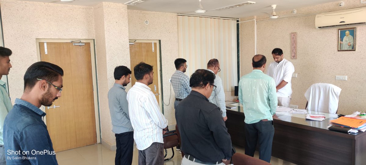 મોરબી પુલ દુર્ધટના અનુસંધાને તાલુકાની વિવિધ કચેરીઓમાં પ્રાર્થના સભા તથા મૌન રાખી દિવંગત   આત્માઓને શ્રધ્ધાંજલિ અપાઈ..
#gujarat_with_morbi