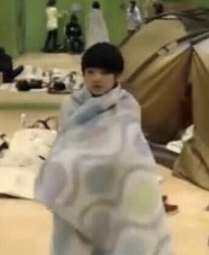 hello! i need friends..