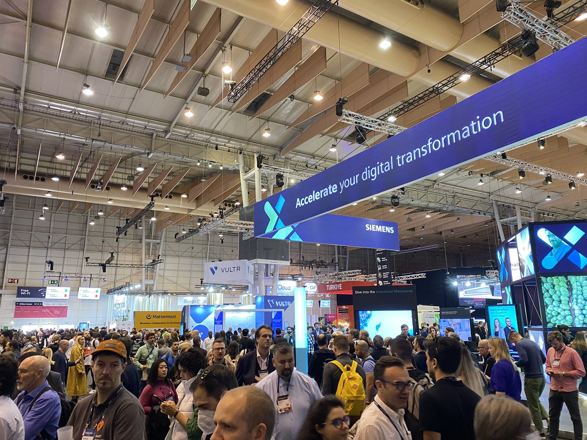 Day 2 of the #WebSummit started with a few promising meetings with investors and really cool startups