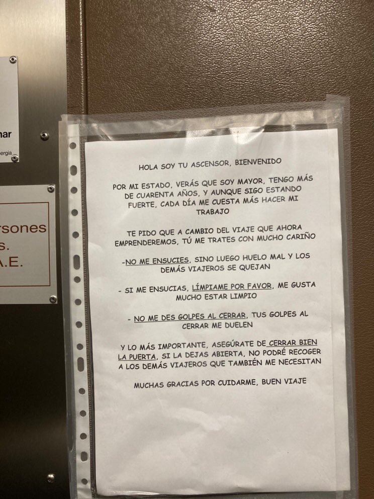 LiosdeVecinos's tweet photo. En el ascensor…🥰🥰🥰🥰 https://t.co/bdv8nrIb60