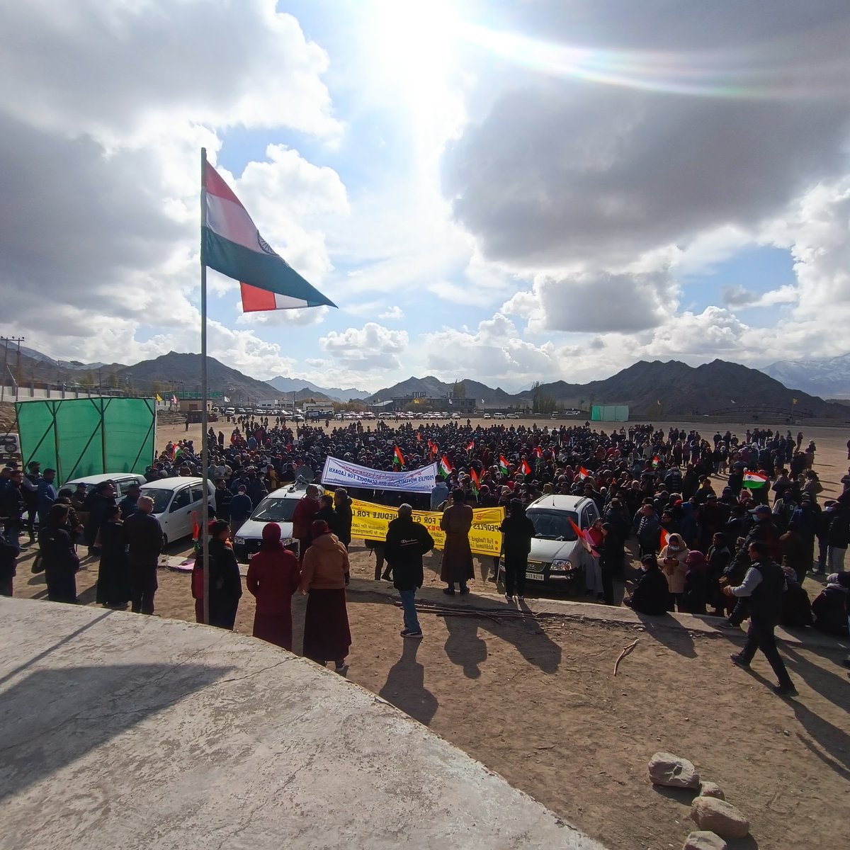 NawangTsondus's tweet photo. Protest went well with support of all stakeholders and people of Leh
@j_paljorladakh @Tsering_gaphel
@LEAFLadakh @JigmetLundup1
@Lobzang2020 @rxn_amo_nyerpa
Looking forward to hear good response....
#statehood
#6schedule
#legislature
#Unemployment https://t.co/Upy130MLOK