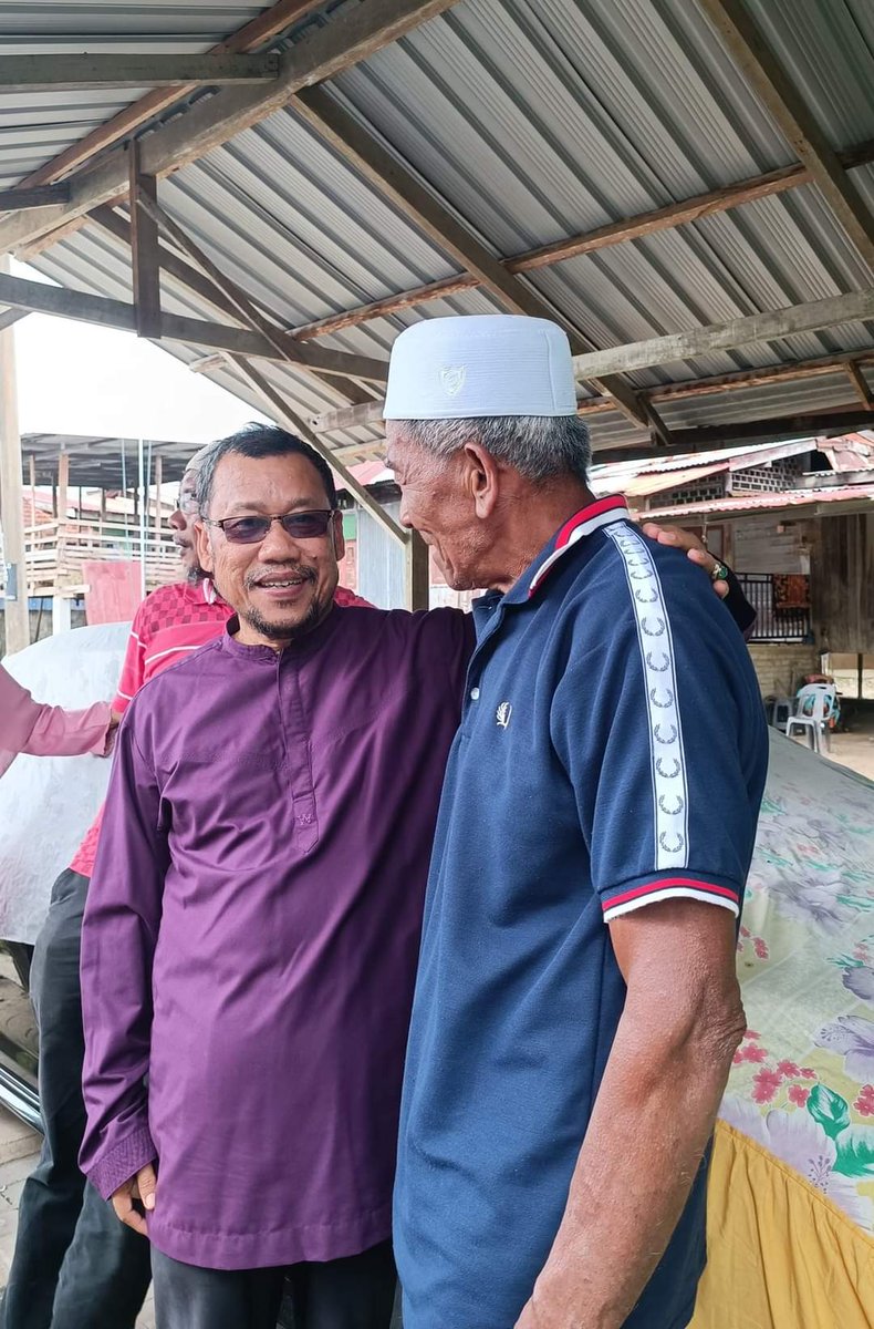 cheabdullah_dcl's tweet photo. Bersama dengan Pegawai-pegawai Pertubuhan Peladang Kawasan Tumpat dan Lembaga Pertubuhan Peladang Negeri Kelantan mengadakan kunjungan ziarah serta menyampaikan sumbangan zakat kepada Ahli-ahli Peladang yang mengalami keuzuran dan yang memerlukan di Unit Kg. Kelong, Tumpat. https://t.co/GqSaqzQqLe