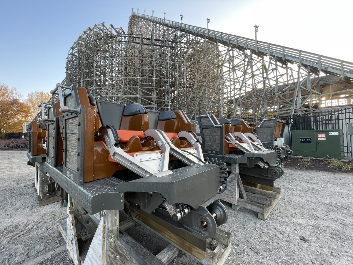 TonyClarkCP's tweet photo. Our maintenance team is wasting no time. Winterization, inspections and overhauls have already started. #CedarPoint #SteelVengeance #winter https://t.co/6dhBq378K6