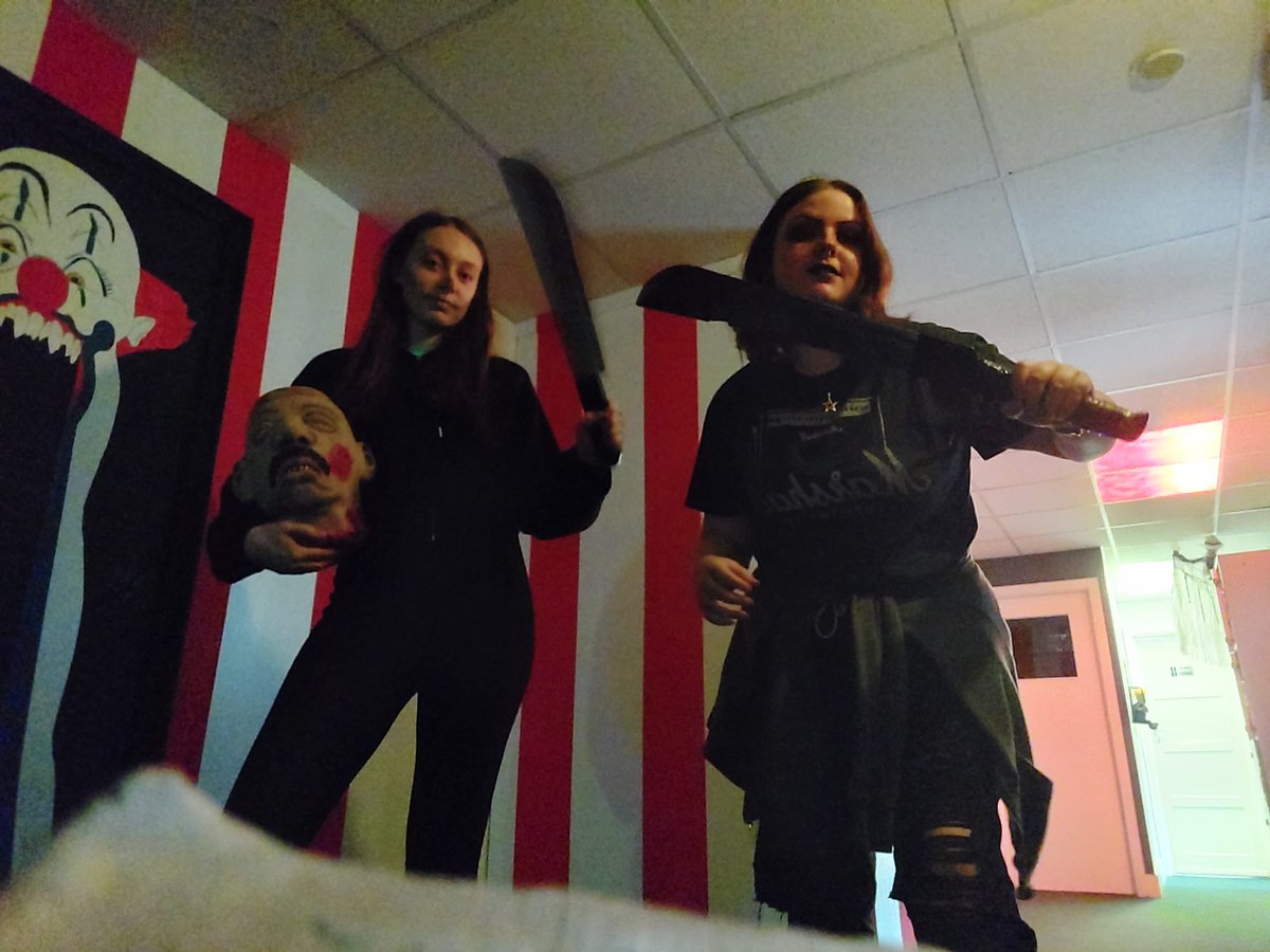 RoomLockdown's tweet image. Our Halloween pics throughout last week!🎃🕸️💀👽☠️🕷️
Follow us on TikTok! @RoomLockdown 

#HalloweenEnds #halloween #happyhalloween #scary #escaperooms #hornchurch #tiktok
